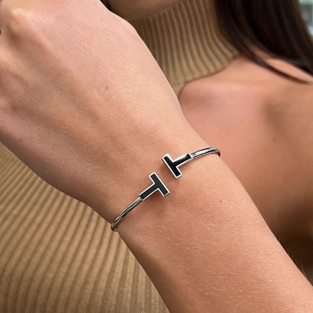 Tiffany & Co. T Black Onyx Wire Bracelet 18K White Gold Size Small